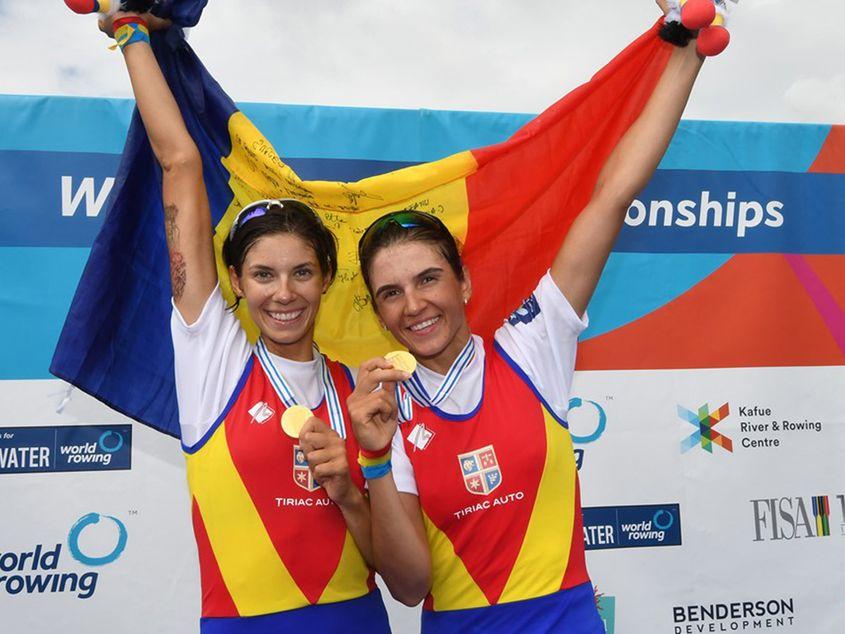 30 septembrie 2016. Gianina Beleagă (în stânga) şi Ionela Lehaci, campioane mondiale la dublu vâsle. Foto: Detlev Seyb / MyRowingPhoto.com