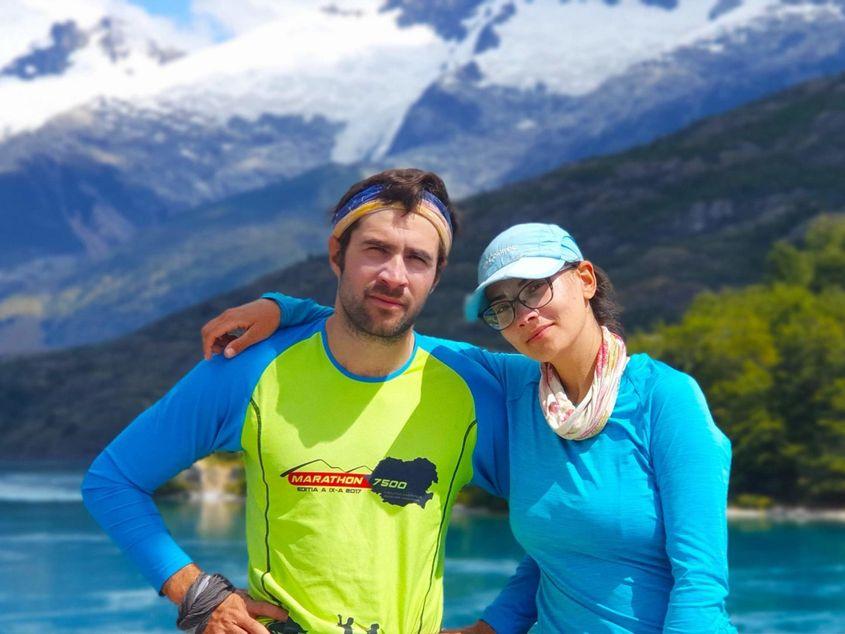 În ultimul an, Carmen și Cristian au pedalat 15.000 km, călătorind prin 15 țări de pe 3 continente. Foto: facebook.com/2drumuri/