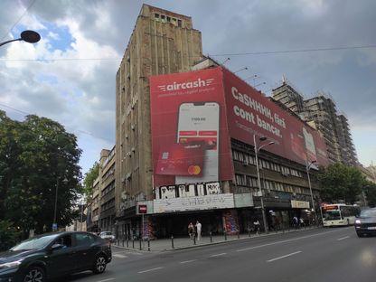 Peste 200 de spații de reclame din centrul Bucureștiului aduc profituri de zeci de milioane de euro. Autoritățile nu răspund dacă sunt amplasate legal