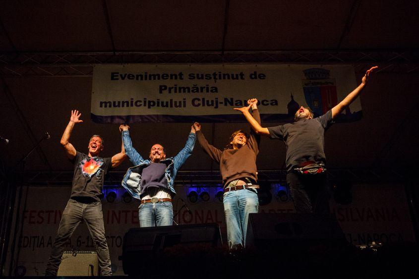 Partizan salută publicul la finalul concertului. Foto: Călin Ilea