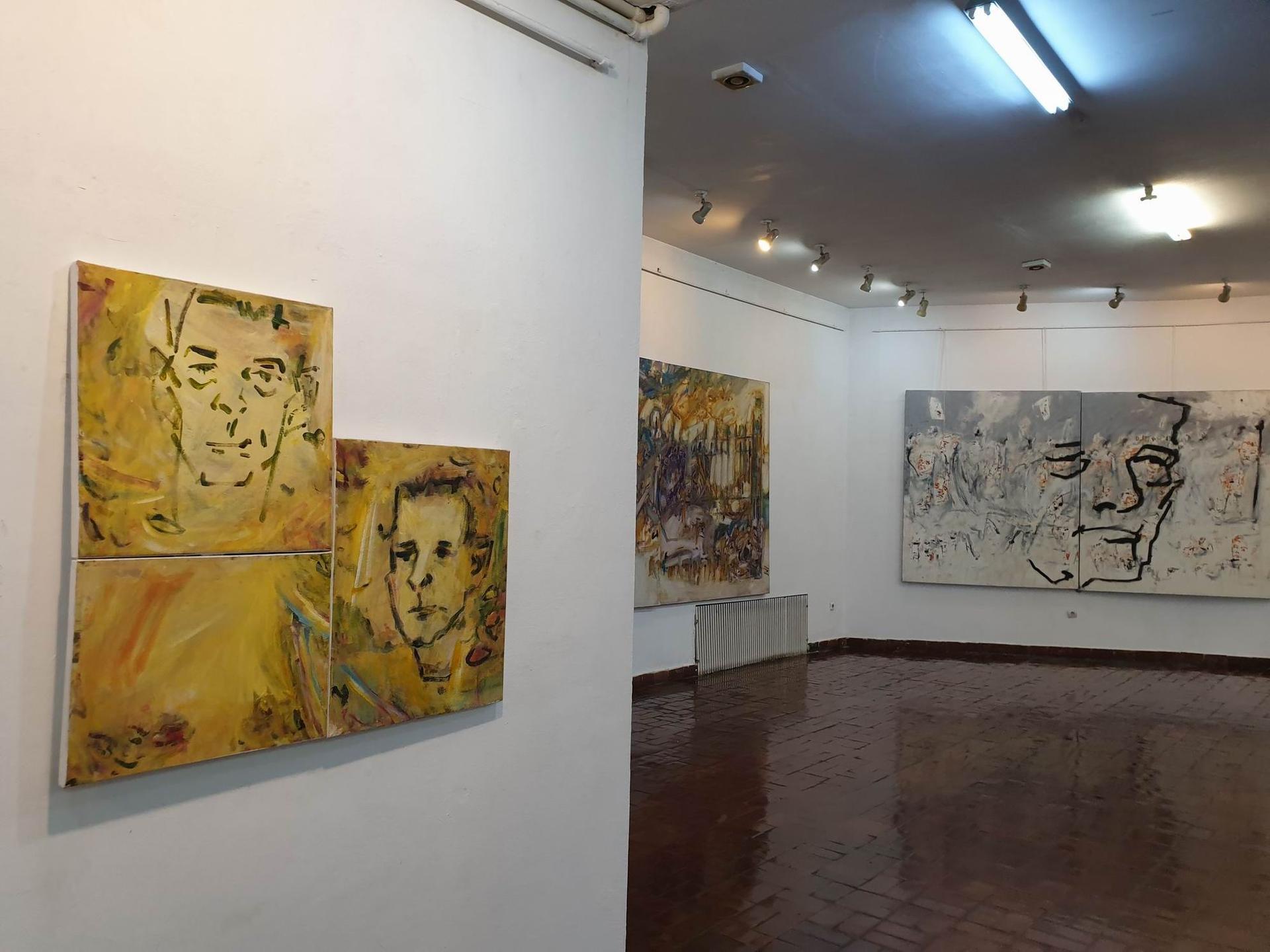 <em>Murivale - expoziția Florile Regelui, Căminul Artei. Foto Lucian Muntean</em>