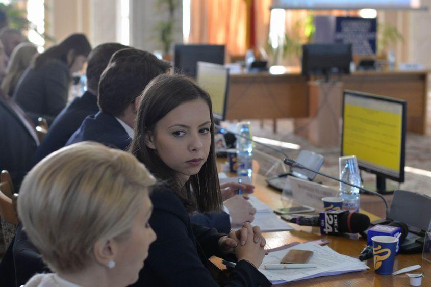 Mara Mareș, la ședința Comisiilor reunite pentru învățământ. Foto: Lucian Muntean.