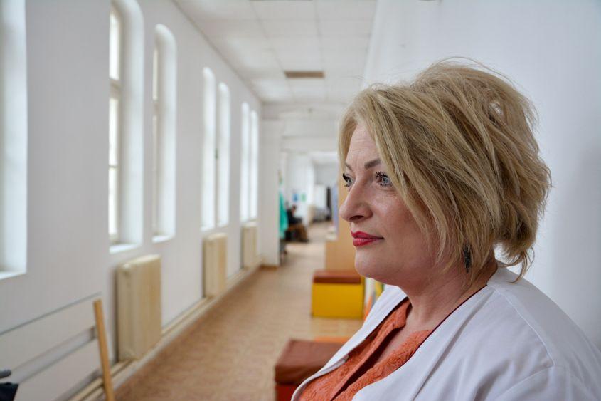 Claudia Ciobanu, asistentă-șefă la secția Alzheimer de la Socola.