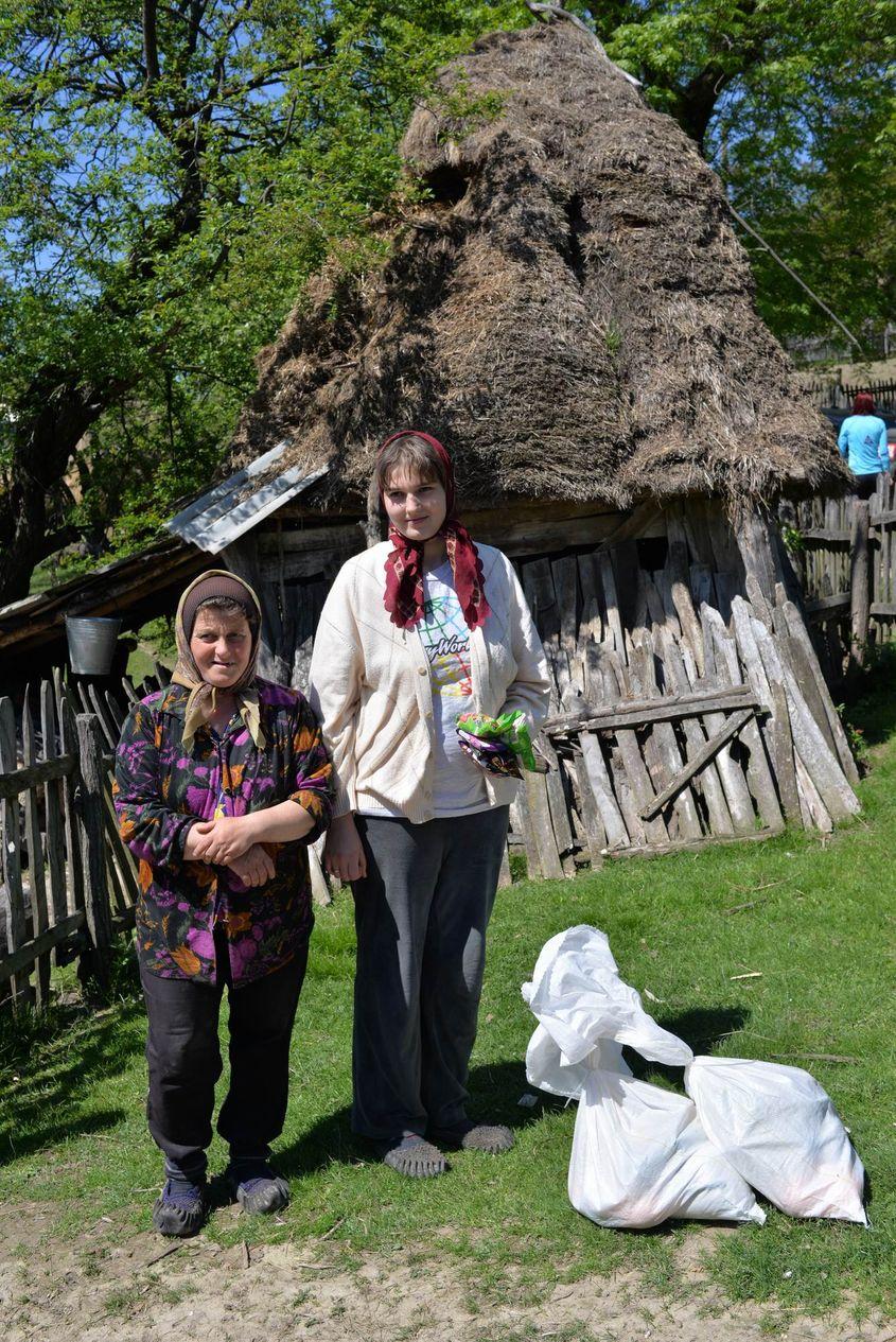 Mihaela, împreună cu soacra sa, Ruja.