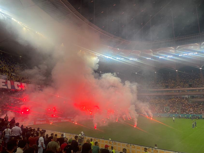 Efectele pirotehnice și petardele - o imagine balcanică, departe de Vestul Europei. Foto: PressOne