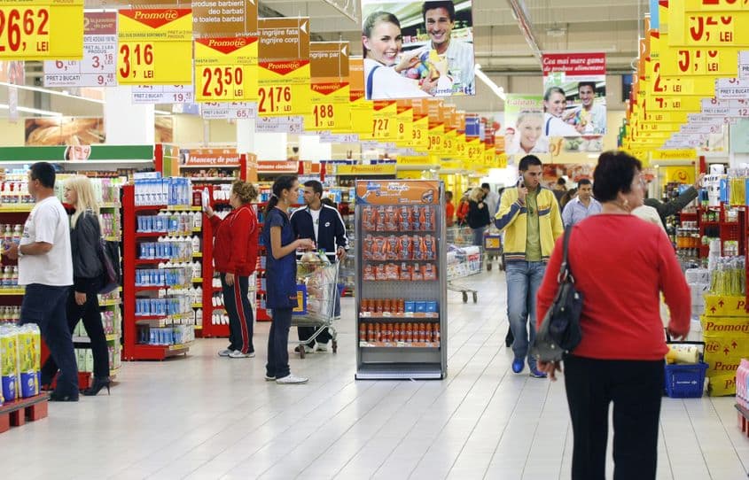 Reprezentanții magazinelor locale susțin că lanțurile mari le sufocă activitatea. Foto © Viorel Dudau | Dreamstime.com