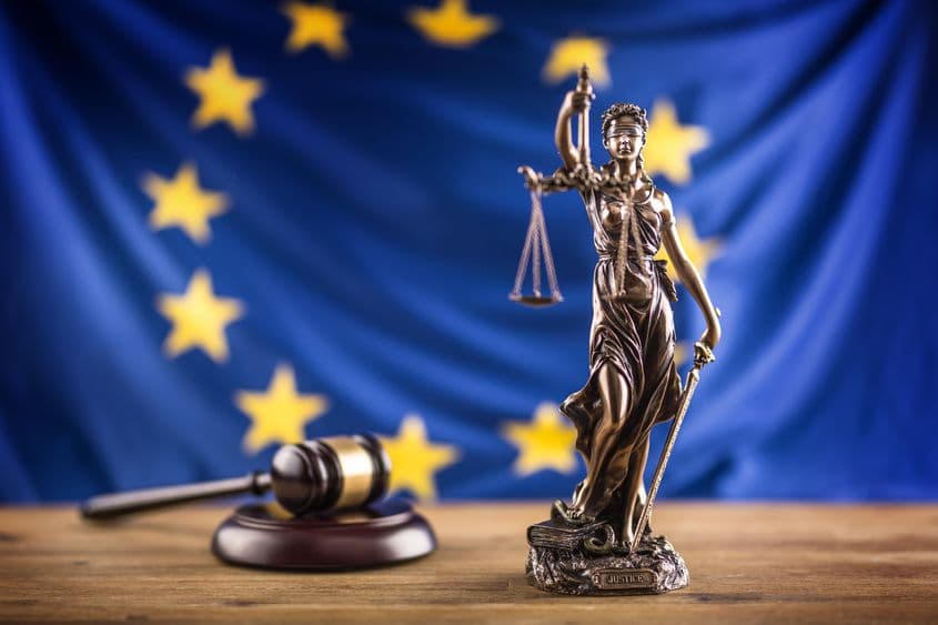 În lipsa unei soluții legislative în România, o parte dintre drepturile cuplurilor de același sex au ajuns să fie recunoscute prin decizii ale instanțelor europene. FOTO: Marian Vejcik | Dreamstime.com