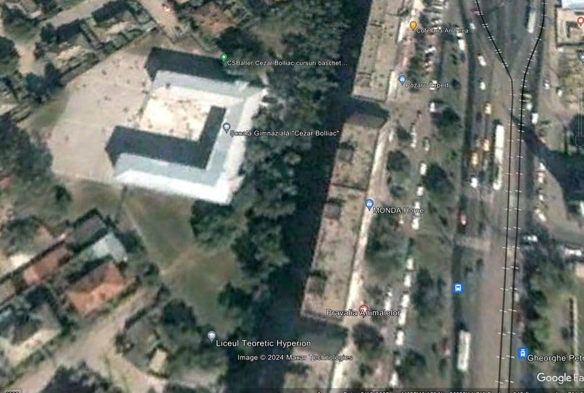Școala Cezar Bolliac (nr. 70) a avut inițial ample spații verzi care o înconjurau.