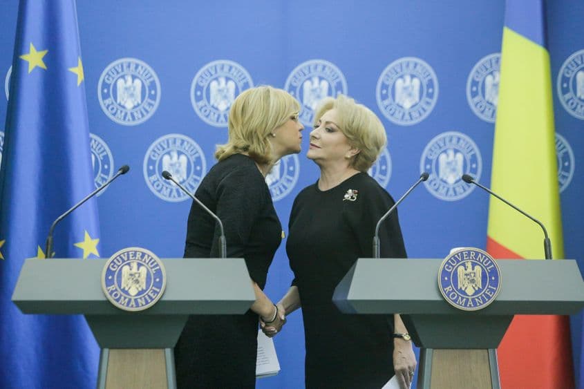 30 ianuarie 2018. Comisarul european Corina Creţu (în stânga) şi premierul Viorica Dăncilă, după întâlnirea în care s-a discutat şi despre întârzierea proiectului spitalelor regionale. Foto: George Călin / Inquam Photos