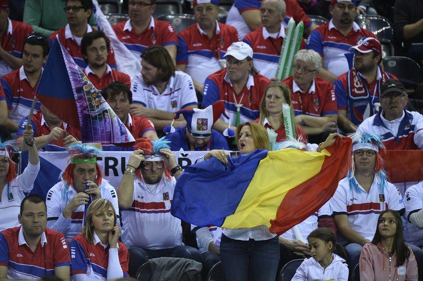 Cehii au urmărit disputele de lângă fanii României.
