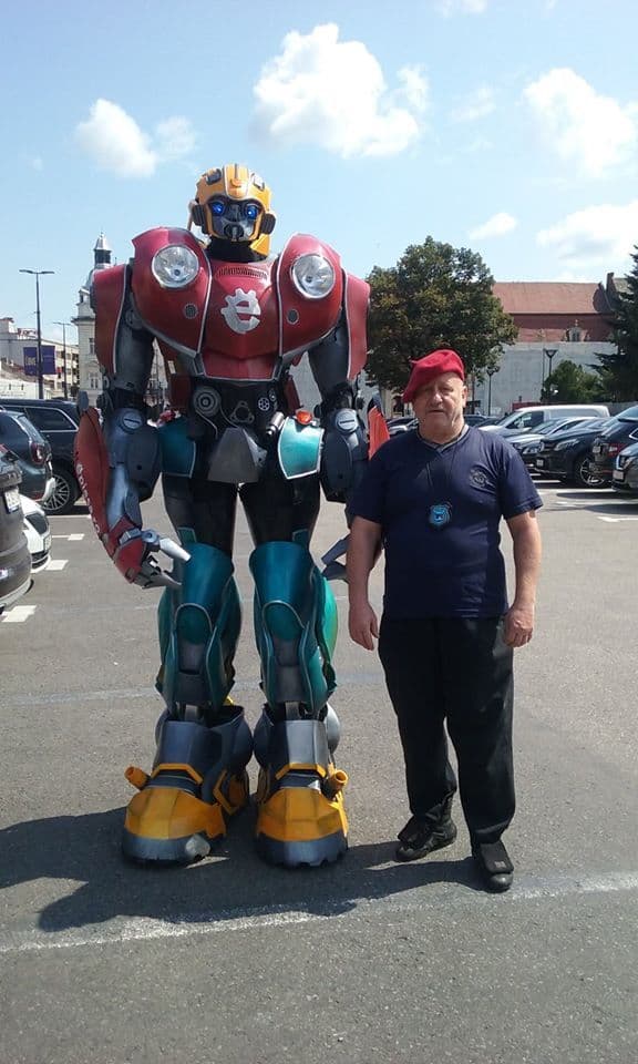 Csaba și un robot venit din viitor