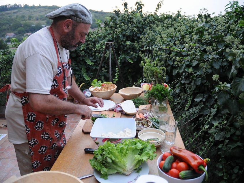 Mircea Groza, într-o demonstrație culinară la Jibou, județul Sălaj. Foto: Lucian Muntean