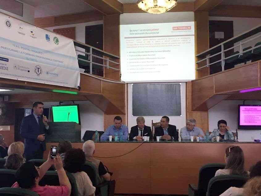 Șeful Inspectoratului Școlar al municipiului București, Florian Lixandru, vorbind la evenimentul de la Bioterra. Foto: Pagina de Facebook a lui Dan Tudorache