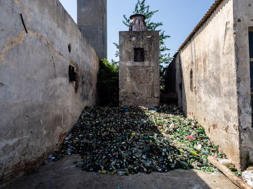 Depozitul de sticlă din Târgu Lăpuș.