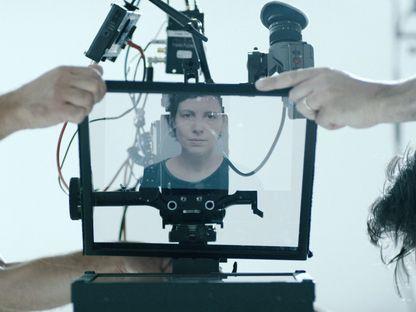 Adina Pintilie, "Touch Me Not": Cum să-l iubeşti pe celălalt fără să te pierzi pe tine?