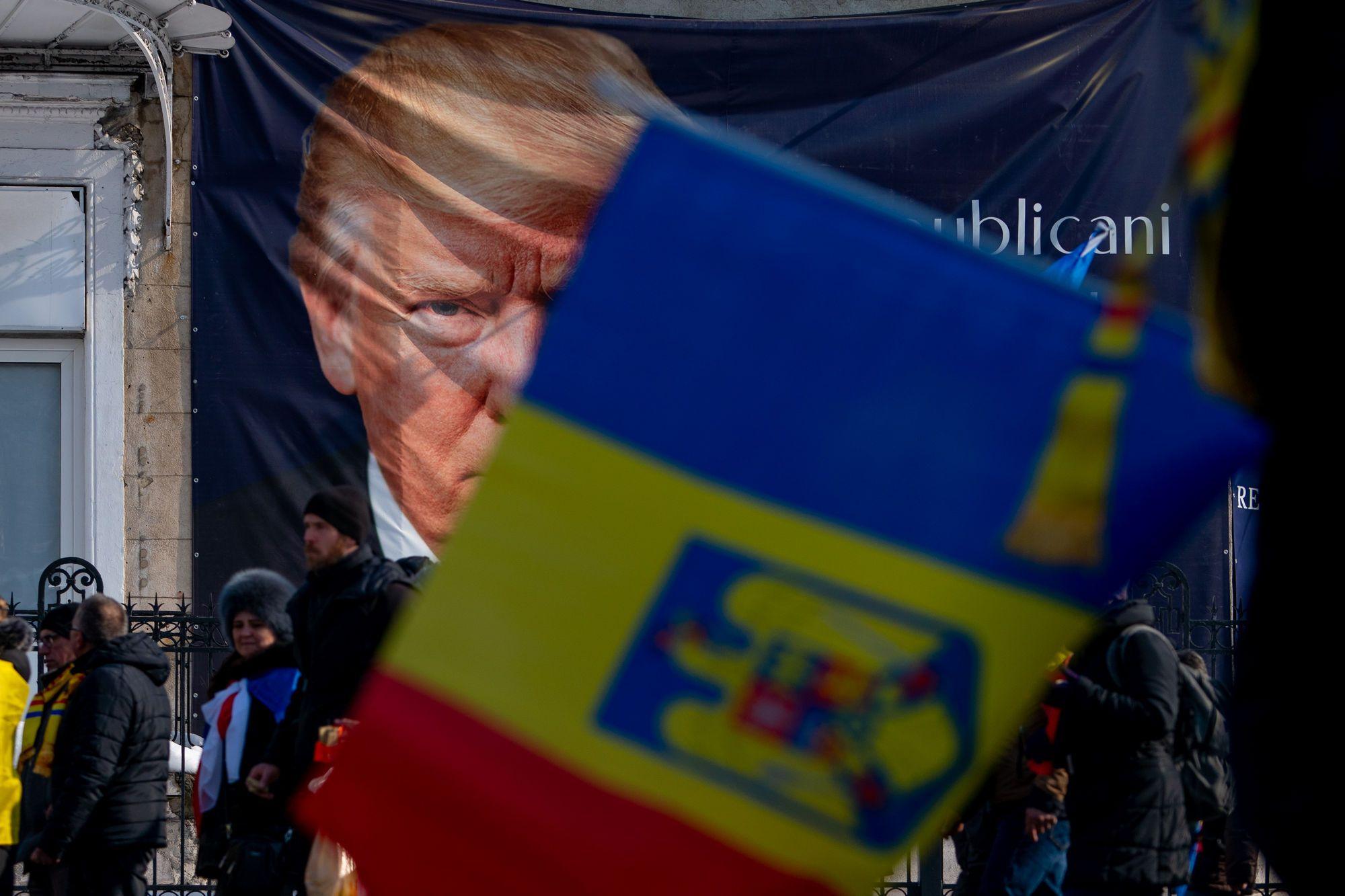 22 februarie 2025. Inquam Photos / Tudor Pană, Susținători ai lui Călin Georgescu protestează și strâng semnături în București