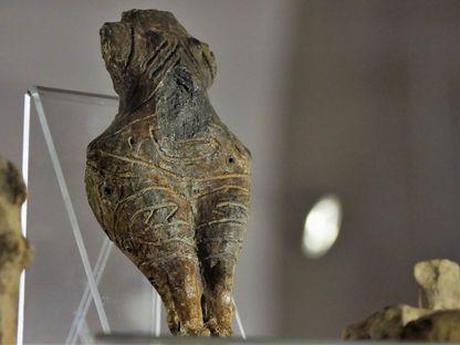 Zeițele de pe Calea Victoriei