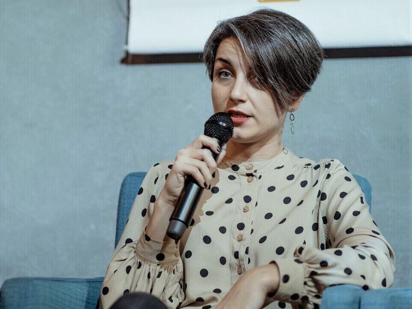 Silvia Guță (31 de ani) este psiholog cu formare în psihoterapie experențială și lucrează în mediul ONG încă din liceu. Foto: Claudiu Popescu