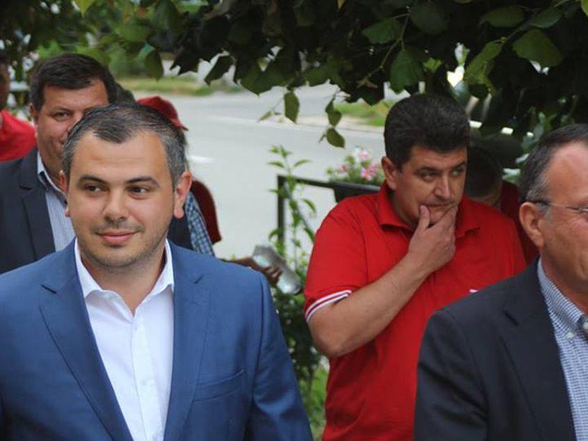 Cătălin Rotea (în stânga), alături de Paul Stănescu, în campania din 2016 pentru Primăria Balș. Foto: Arhiva personală