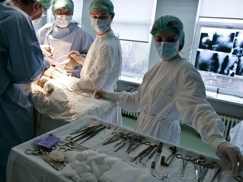 Ministerul Sănătății nu a fost capabil ani la rând să conceapă o strategie națională pentru gestionarea deșeurilor medicale. Foto: Lucian Muntean