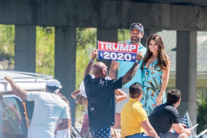 Donald Trump Jr. și Kimberly Guilfoyle la parada nautică Trump din comitatul Palm Beach, Florida. Foto: ID 200224039 | Kimberly Guilfoyle ©
Tom Dowd | Dreamstime.com