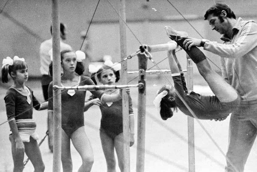 Béla Károlyi a rămas în SUA în 1981, cu soția sa, după un concurs demonstrativ la care participase cu reprezentativa României. Foto: Arhiva personală Maria Cojanu