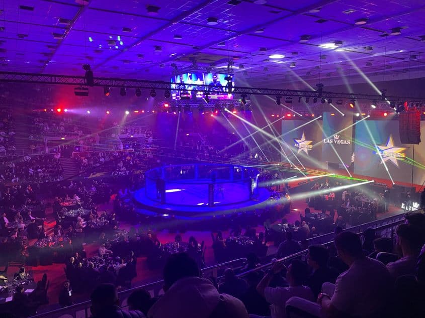 Mii de oameni au participat la gală. foto: Luiza Popovici / PressOne