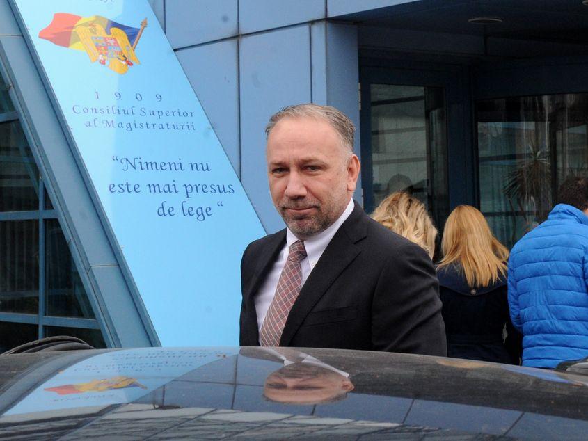 “Nimeni nu e mai presus de lege” - cu excepția lui Bogdan Licu, plagiator expus public în presă, în 2015, și confirmat ulterior de o expertiză ORDA inclusă într-un dosar penal. FOTO: Ilie Bumbac / AGERPRES