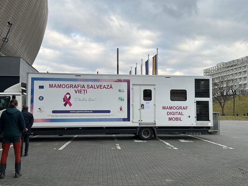 Screening-ul poate reduce numărul de vieți pierdute din cauza cancerului mamar. Dar România nu are un program național. Foto: Facebook/IRO Iași