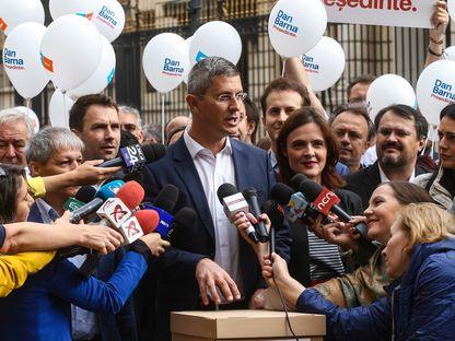 Ori Barna, ori USR. Ori nimic