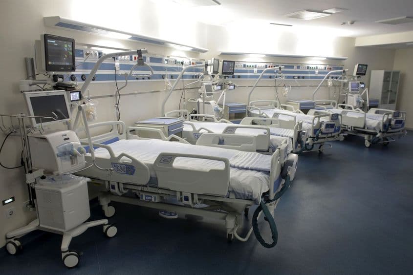 Spitalul Universitar de Urgență a fost modernizat, dar dotările de protecție a medicilor sunt deficitare în acest moment. Foto: Octav Ganea / Inquam Photos