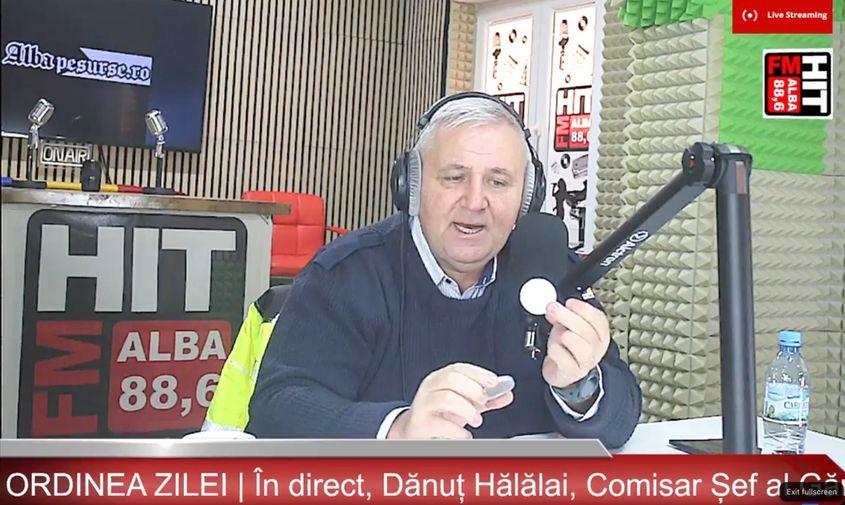 Șeful Gărzii de Mediu Alba Dănuț Hălălai în direct la un radio local, liniștind populația cu privire la poluarea din Sebeș.