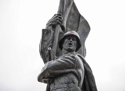 Războiul bătut în piatră. Sute de monumente și cimitire sovietice păstrează o imagine falsificată a istoriei