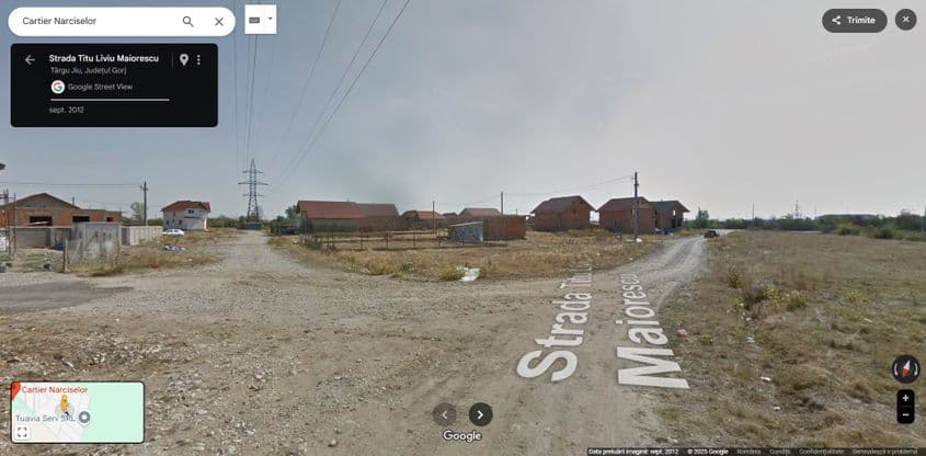 La fel ca-n multe alte orașe din țară, în cartierul Narciselor din Târgu Jiu infrastructura n-a ținut pasul cu dezvoltarea imobiliară. Captură de ecran via Google Street View