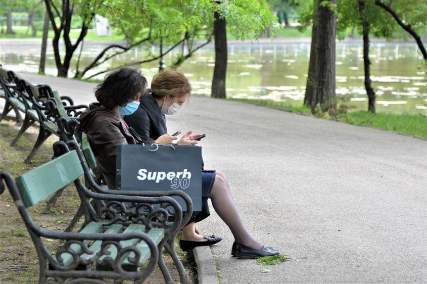 Informarea din mediile online e încă pe loc secund față de televizor