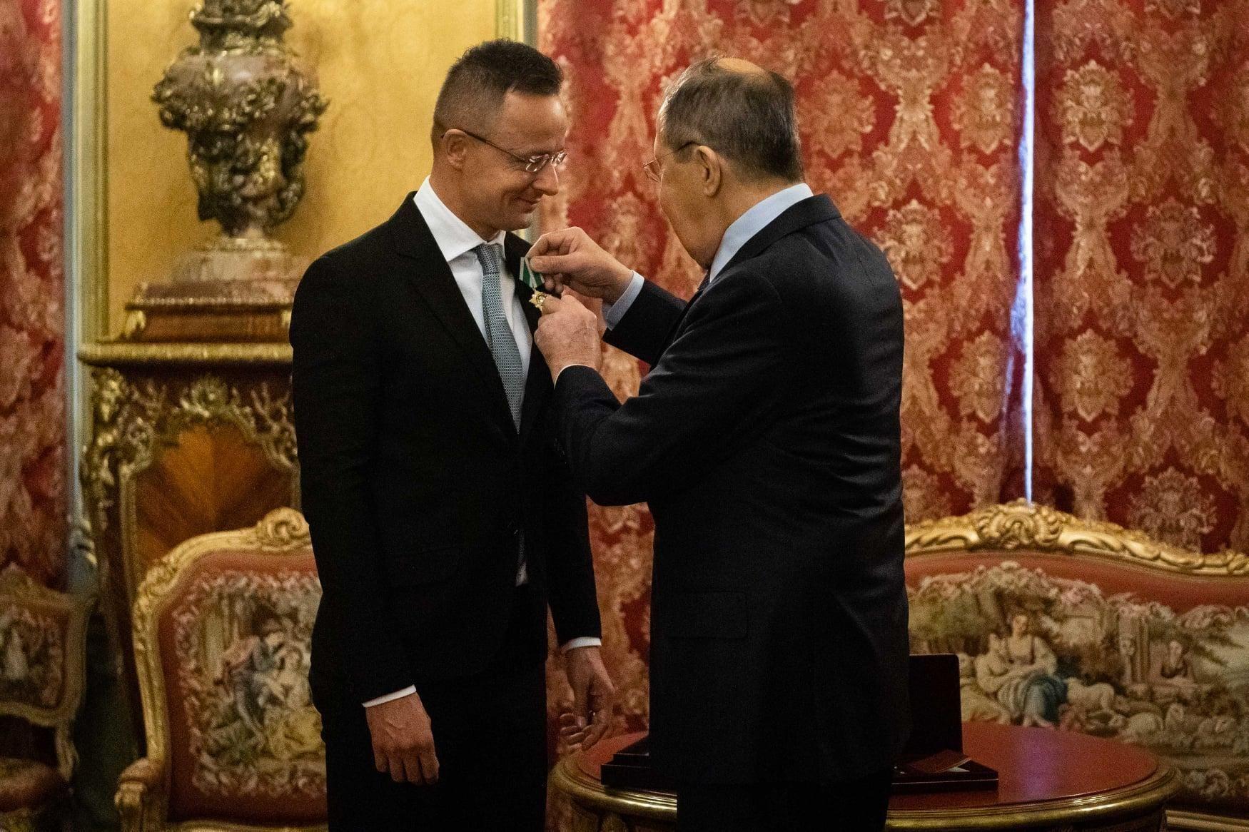 Ministrul rus de externe Lavrov îl decorează pe Szijjártó cu Ordinul Prieteniei Foto: Guvernul Ungariei