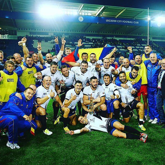 Stejarii, sărbătorind victoria cu Canada. Foto: rugbyworldcup.com