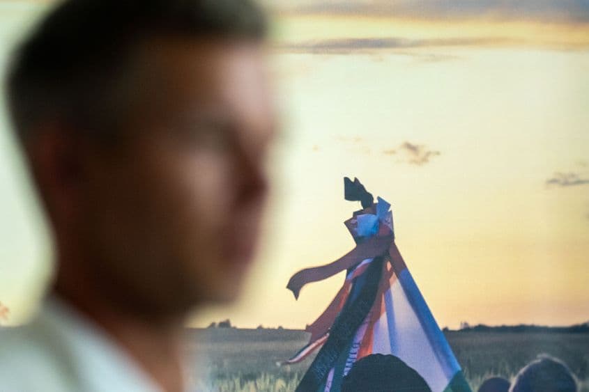 Liderul opoziţiei din Ungaria Péter Magyar la finalul marșului de 300 de km, Oradea, 24 mai 2025. Foto: Raul Ștef (c)