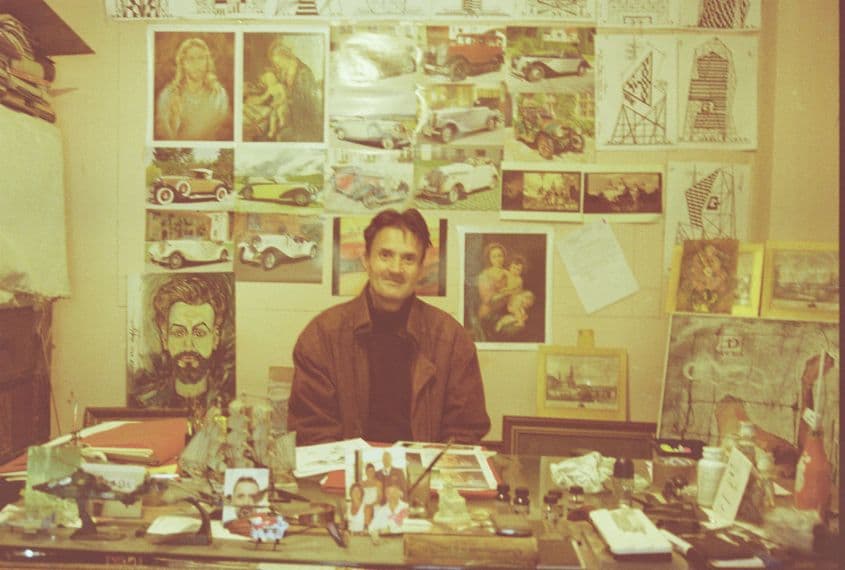 Gili, pictor, diagnosticat cu schizofrenie. Foto: Ioana Epure