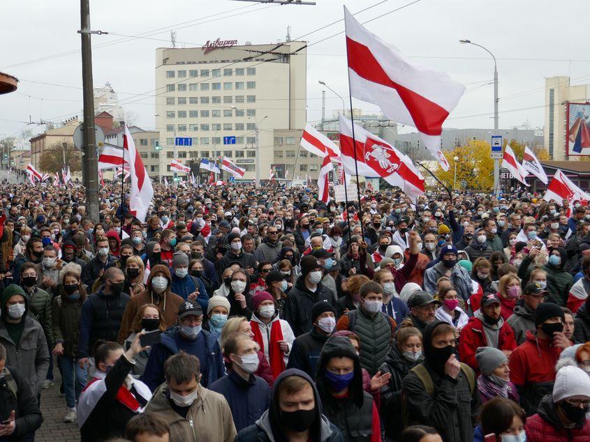 Demonstrație pașnică împotriva violenței guvernului și a fraudelor electorale din Belarus. Protest pașnic împotriva dictatorului Lukașenko, 25 octombrie 2020. Foto © Pavel Stasevich | Dreamstime.com