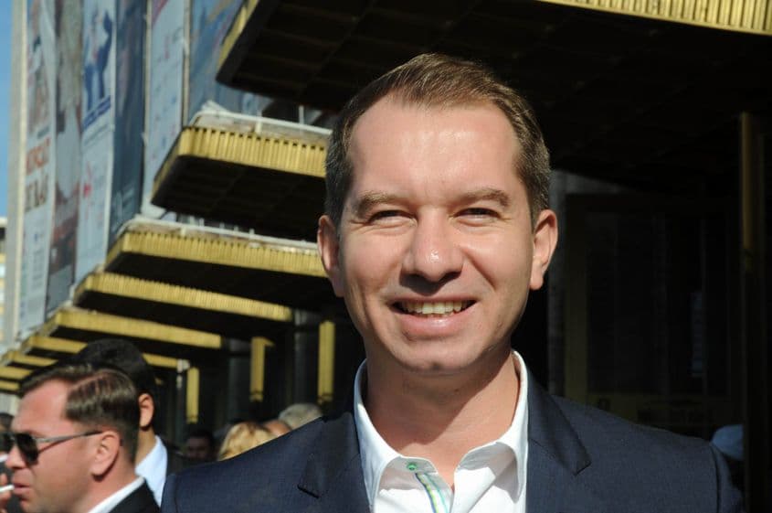 Deputatul Mihai Sturzu, fost membru al trupei Hi-Q, a trecut de la PSD la Partidul România Unită (PRU).