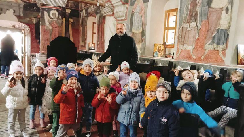 Dan Pavel este preot misionar onorific la Catedrala „Sfântul Gheorghe” din Topoloveni, unde slujește.
Foto: interespublic.ro