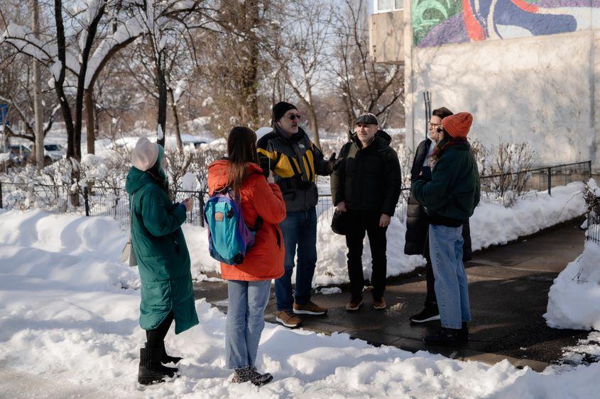 Comunitatea Pridvorului: „Ne-am împrietenit unii cu alții. Oameni care suntem de zeci de ani în bloc și care doar ne știam, acum suntem foarte buni prieteni.”