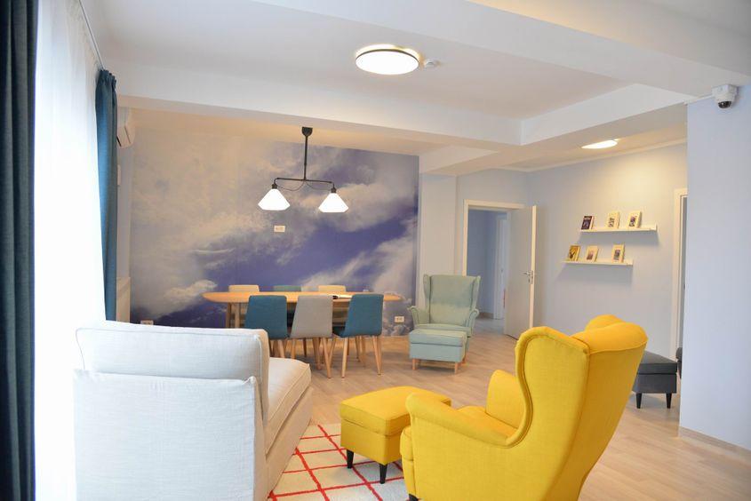 Sufrageria este suficient de încăpătoare pentru familiile care sunt nevoite să-și însoțească copiii la tratament